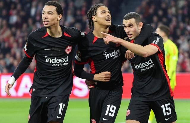 阿贾克斯在荷甲联赛中继续保持不败战绩